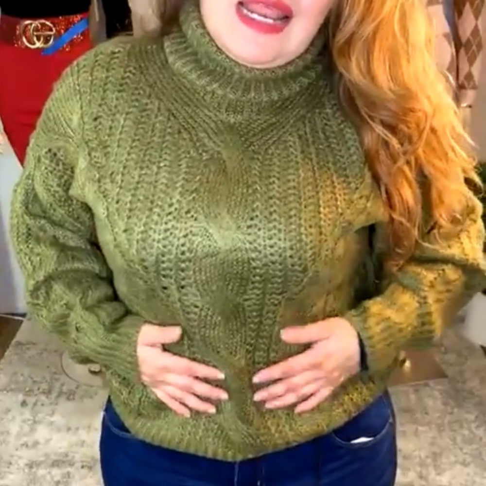 L-XL Comfy turtleneck sweater